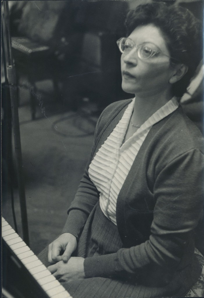 Helen Schnabel playing. Vienna, 1950's