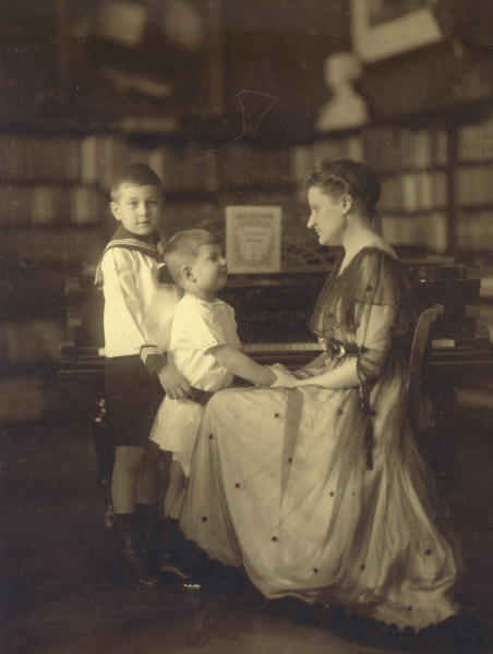 Therese Behr Schnabel with her two sons, Karl Ulrich and Stefan. Berlin 1914