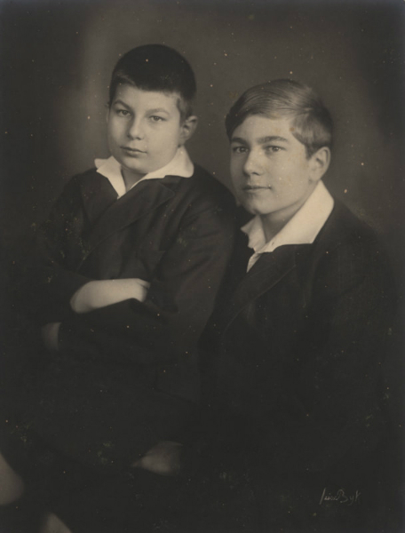 The brothers Stefan and Karl Ulrich Schnabel. Berlin 1925